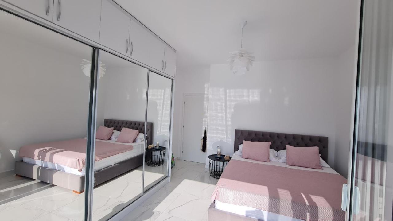 Rocknest Sea View Penthouse Apartamento Sarandë Exterior foto