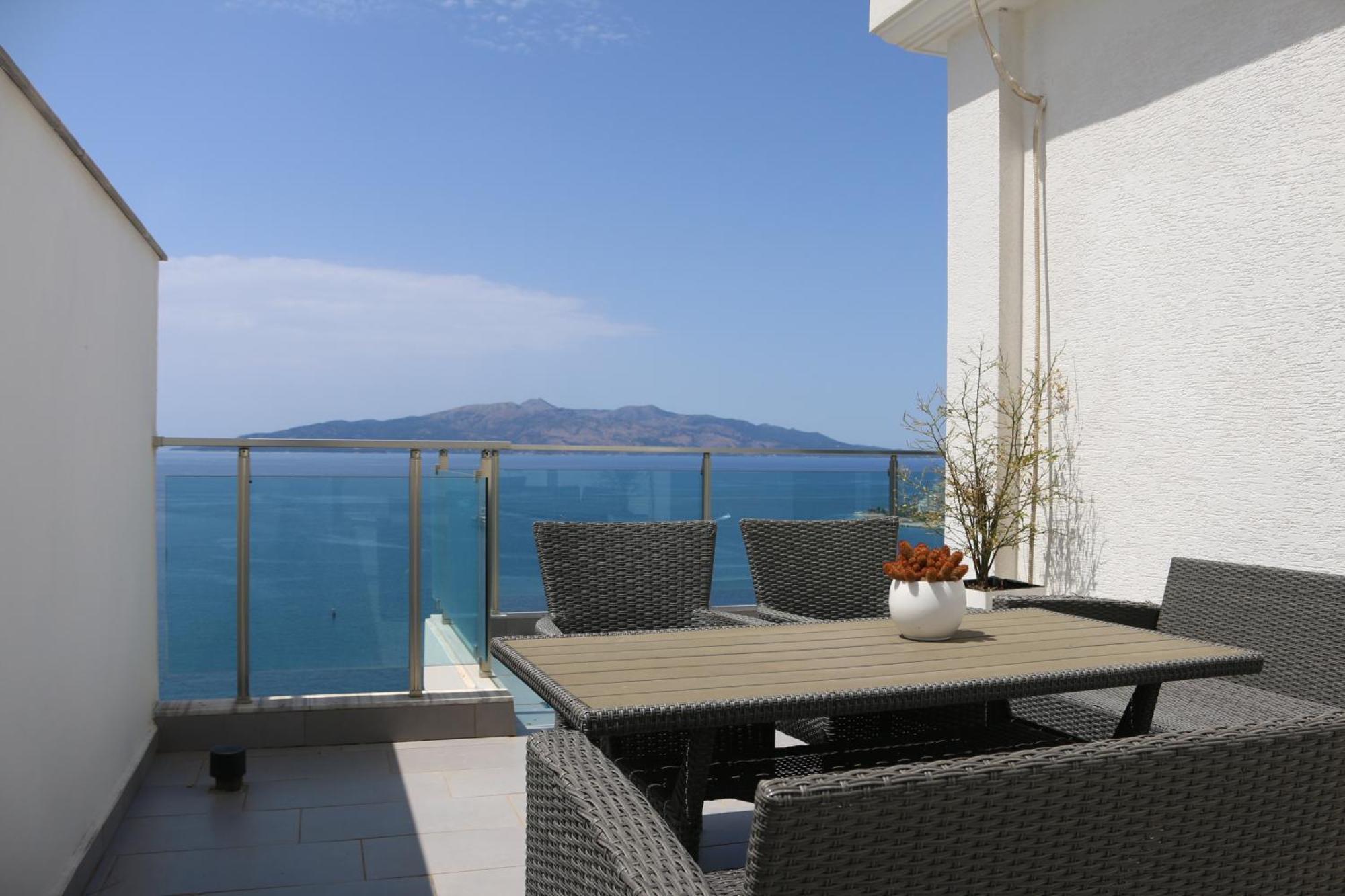 Rocknest Sea View Penthouse Apartamento Sarandë Exterior foto