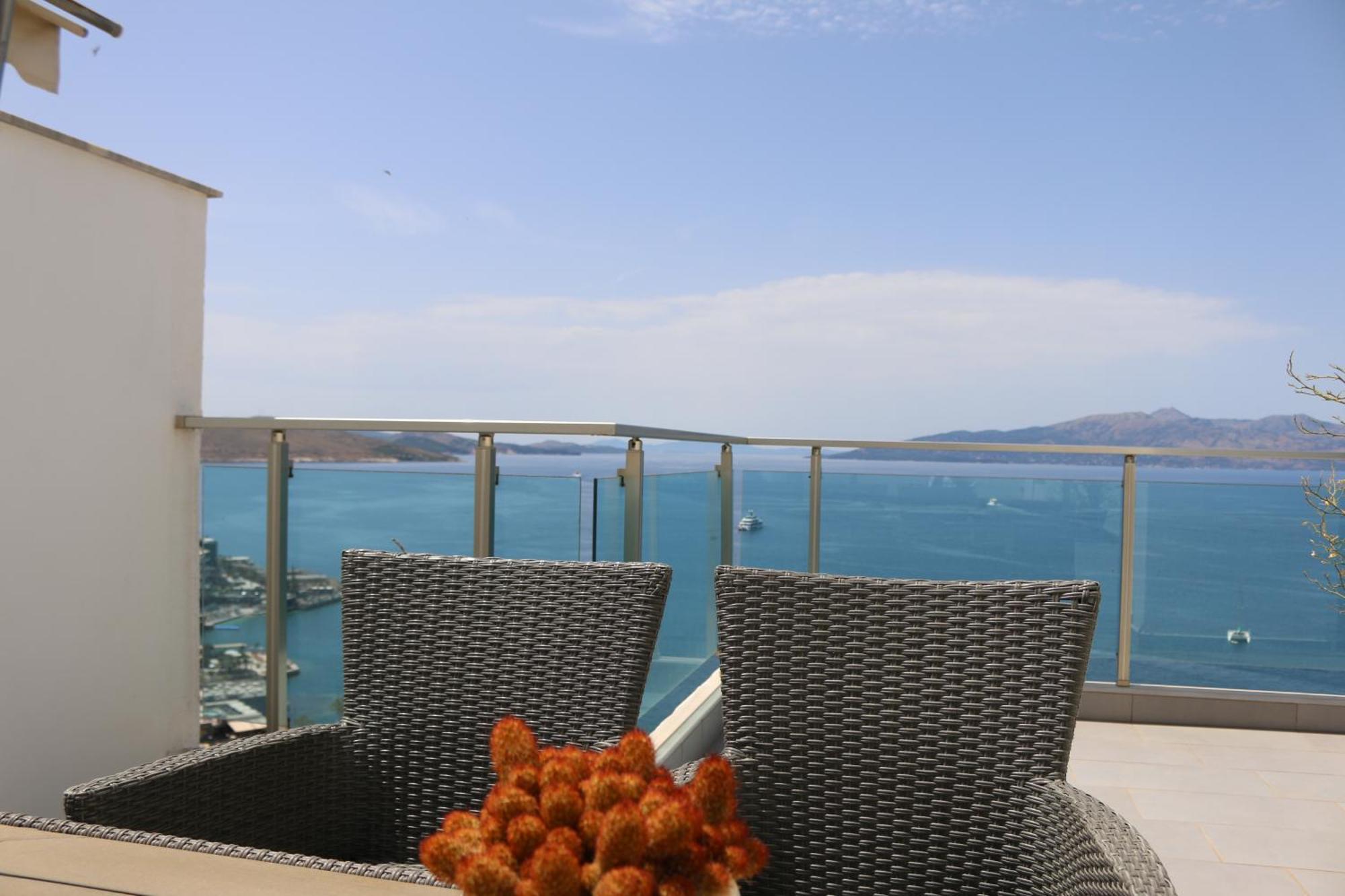 Rocknest Sea View Penthouse Apartamento Sarandë Exterior foto