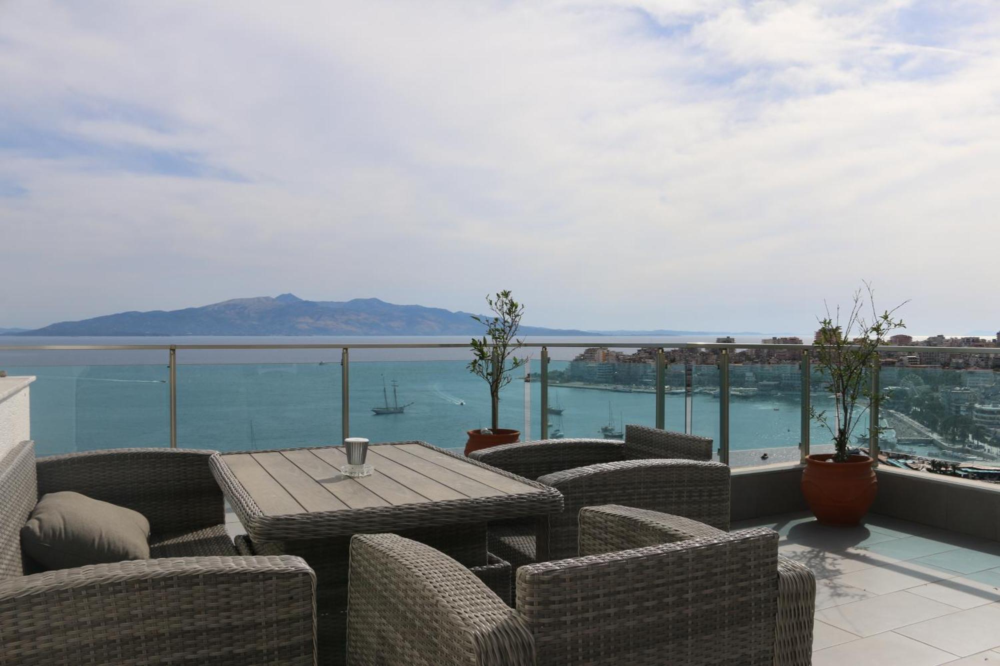 Rocknest Sea View Penthouse Apartamento Sarandë Exterior foto