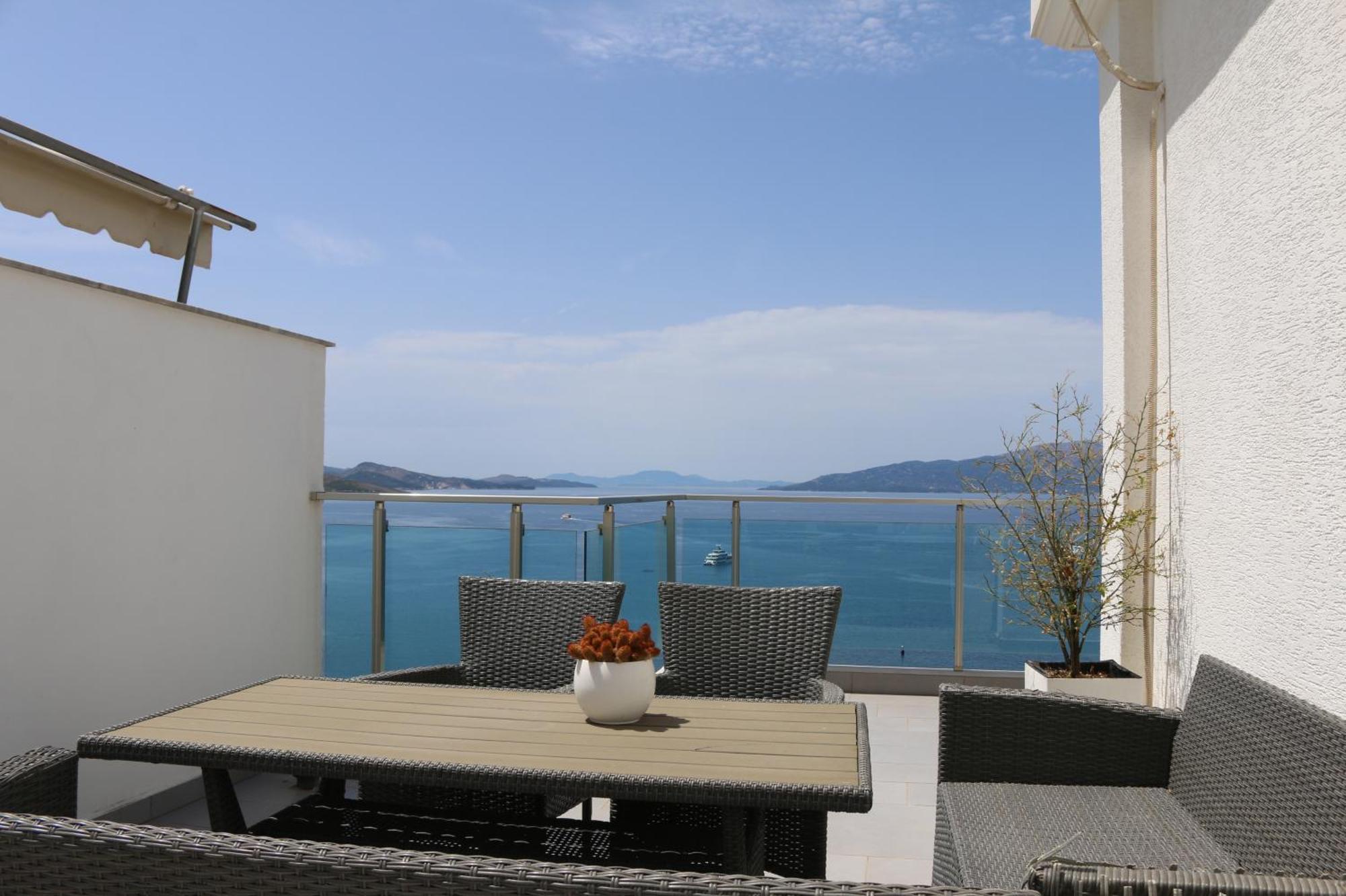 Rocknest Sea View Penthouse Apartamento Sarandë Exterior foto